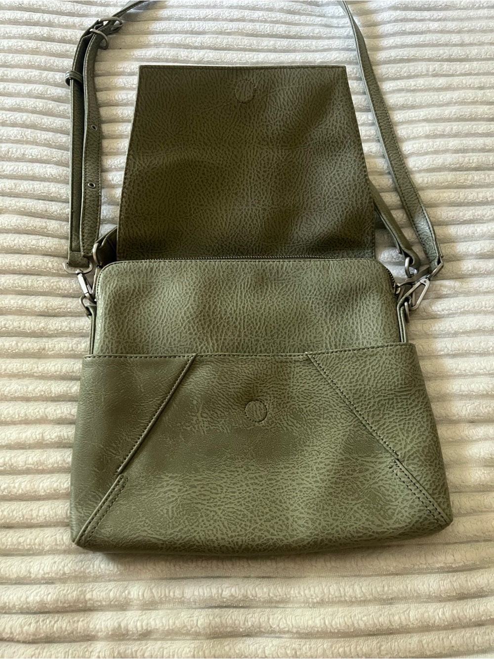 Matt & Nat Olive Green Crossbody Shoulder Bag - Picture 3 of 10